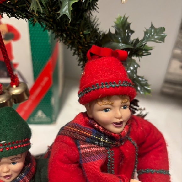 Vintage Dickens Smile Ind. Ltd. 1990 Christmas Carol Music Box with Lights w/box - Picture 9 of 17